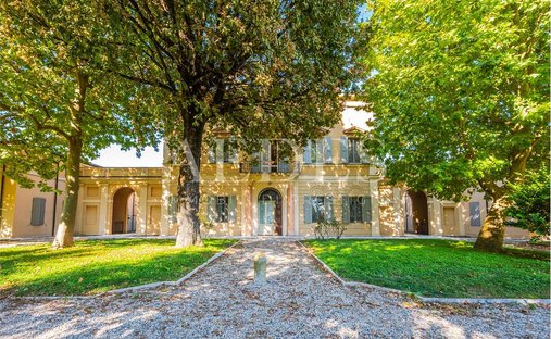 Apartment in Historic Center, Modena, Emilia-Romagna 1