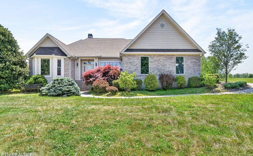 House in Deer Lodge, Tennessee, United States 1