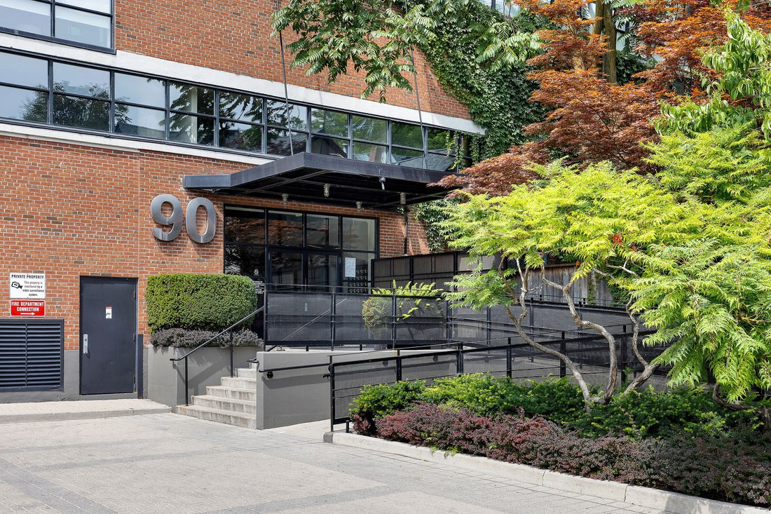 Condo in Toronto, Ontario, Canada 3 - 17841056