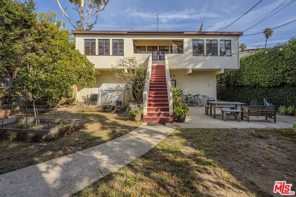 Santa Monica, California, United States 5 - 17838618