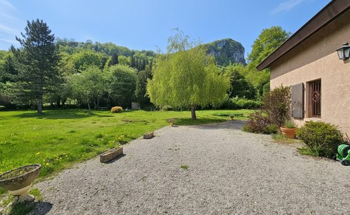 House in La Chapelle-en-Vercors, Auvergne-Rhône-Alpes, France 1