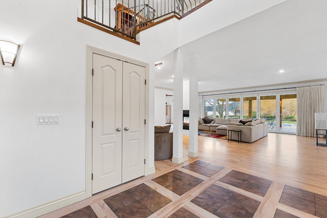 House in Kelowna, British Columbia, Canada 5 - 17840813