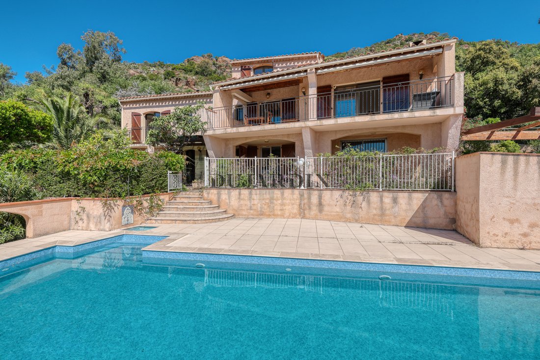 Castle in Le Lavandou, Provence-Alpes-Côte d'Azur, France 4 - 17839637