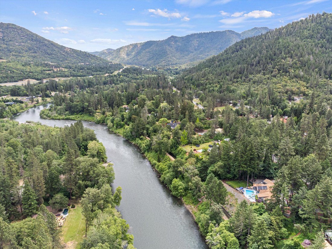 House in Grants Pass, Oregon, United States 1 - 17841560