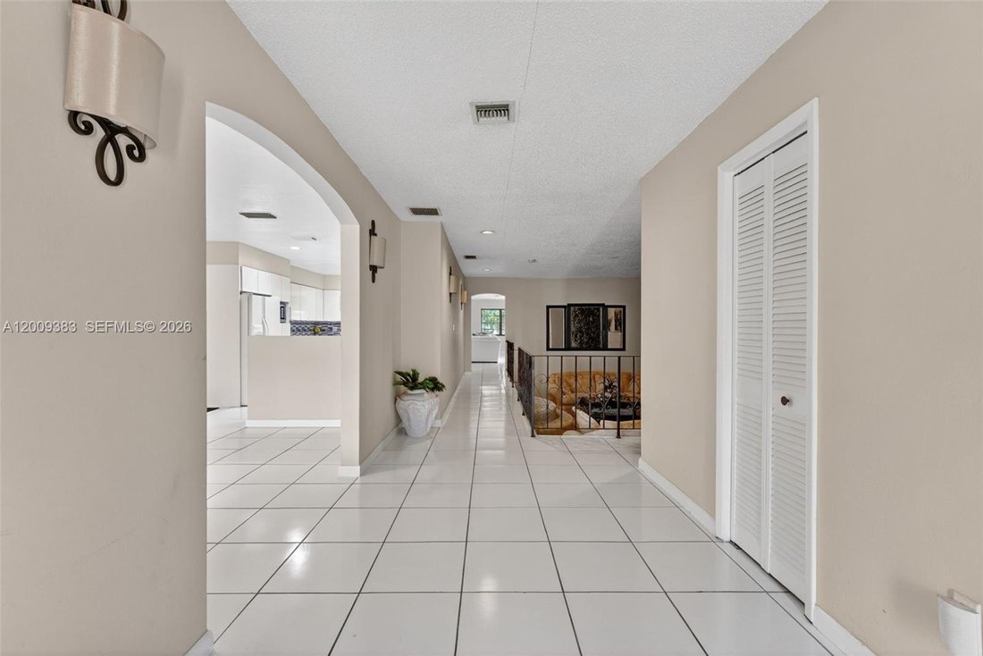 House in Miami, Florida, United States 5 - 17841514