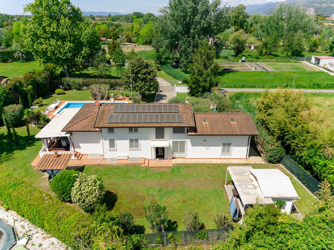 Villa in Caranna-Vaiana, Forte dei Marmi, Tuscany 3 - 16798173