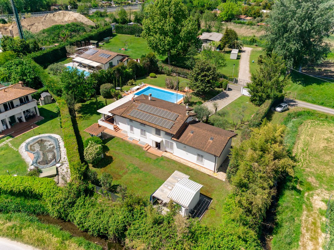 Villa in Caranna-Vaiana, Forte dei Marmi, Tuscany 4 - 16798173