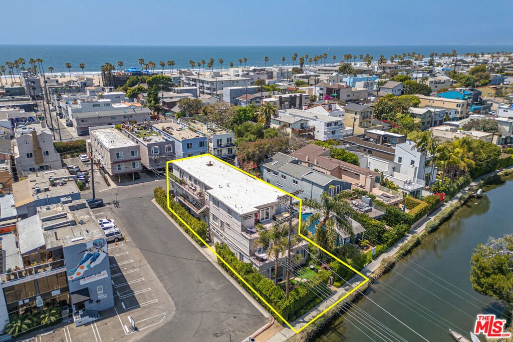 Los Angeles, California, United States 1 - 17841543