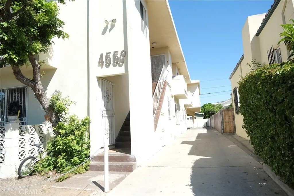 Los Angeles, California, United States 3 - 17499038