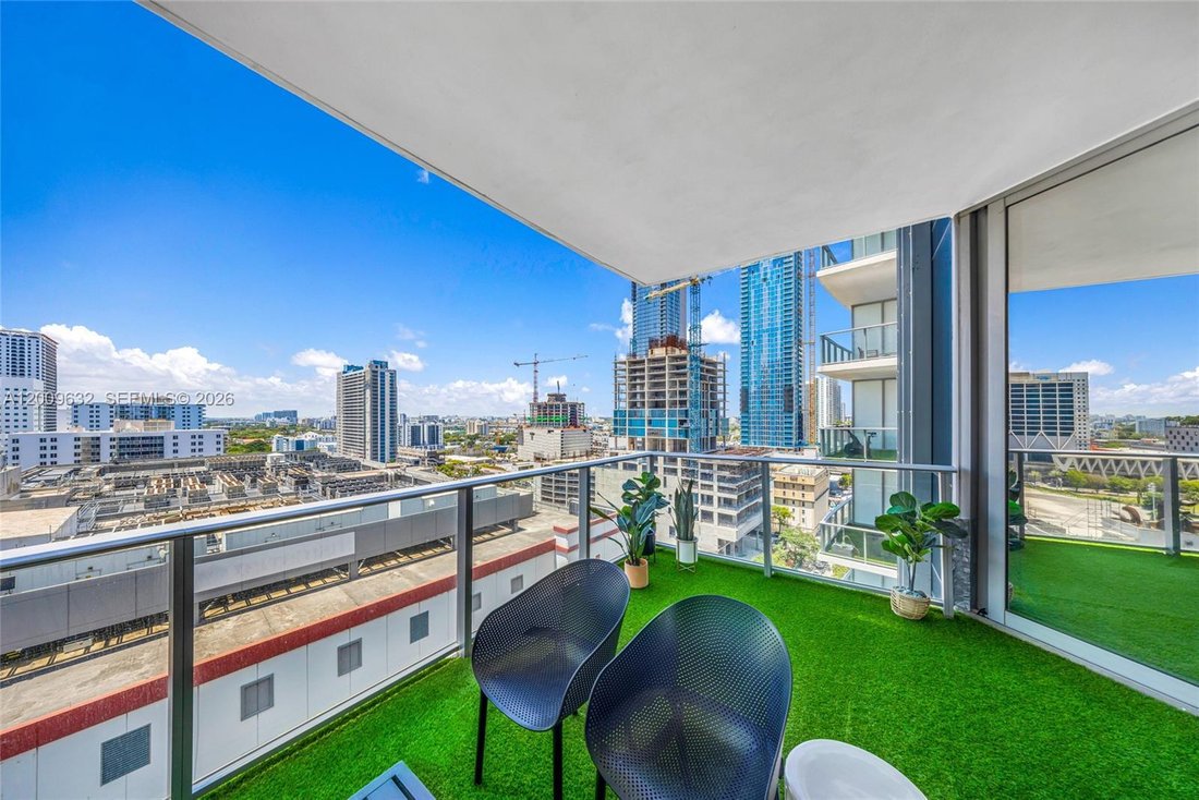 Condo in Miami, Florida, United States 2 - 17841472