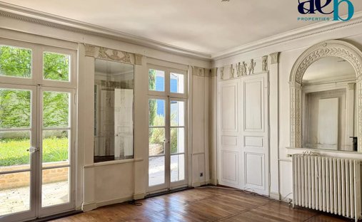 Townhouse in Cathédrale, Troyes, France 1