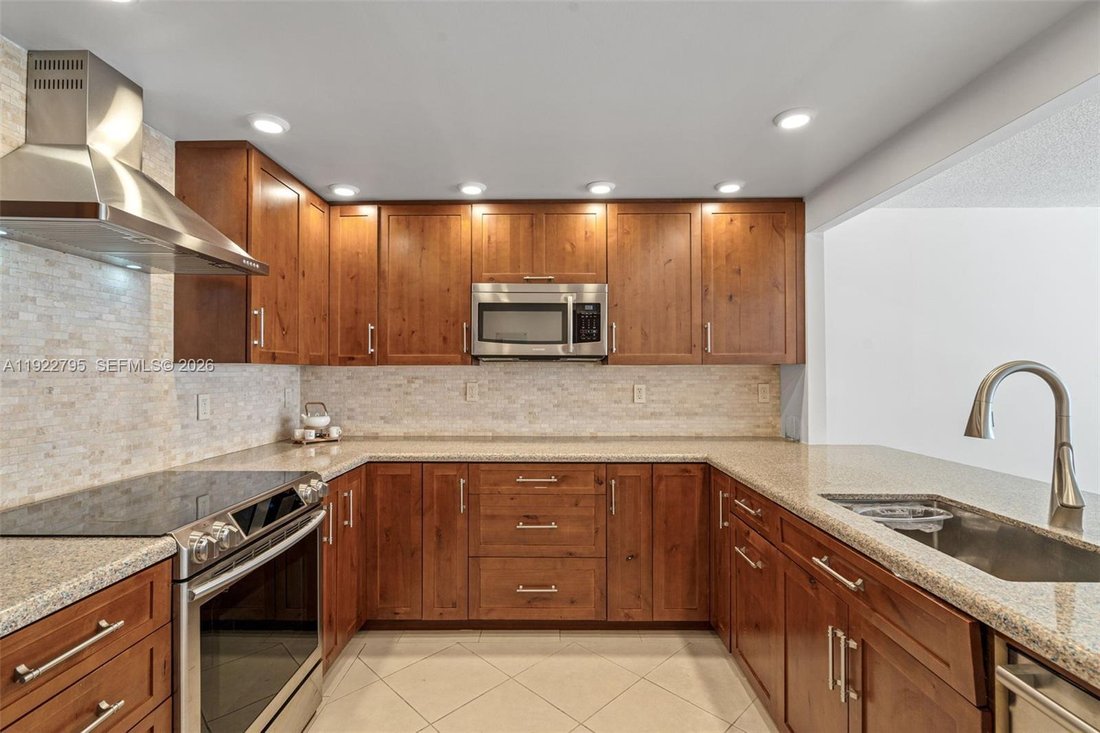Condo in Miami, Florida, United States 2 - 17205196