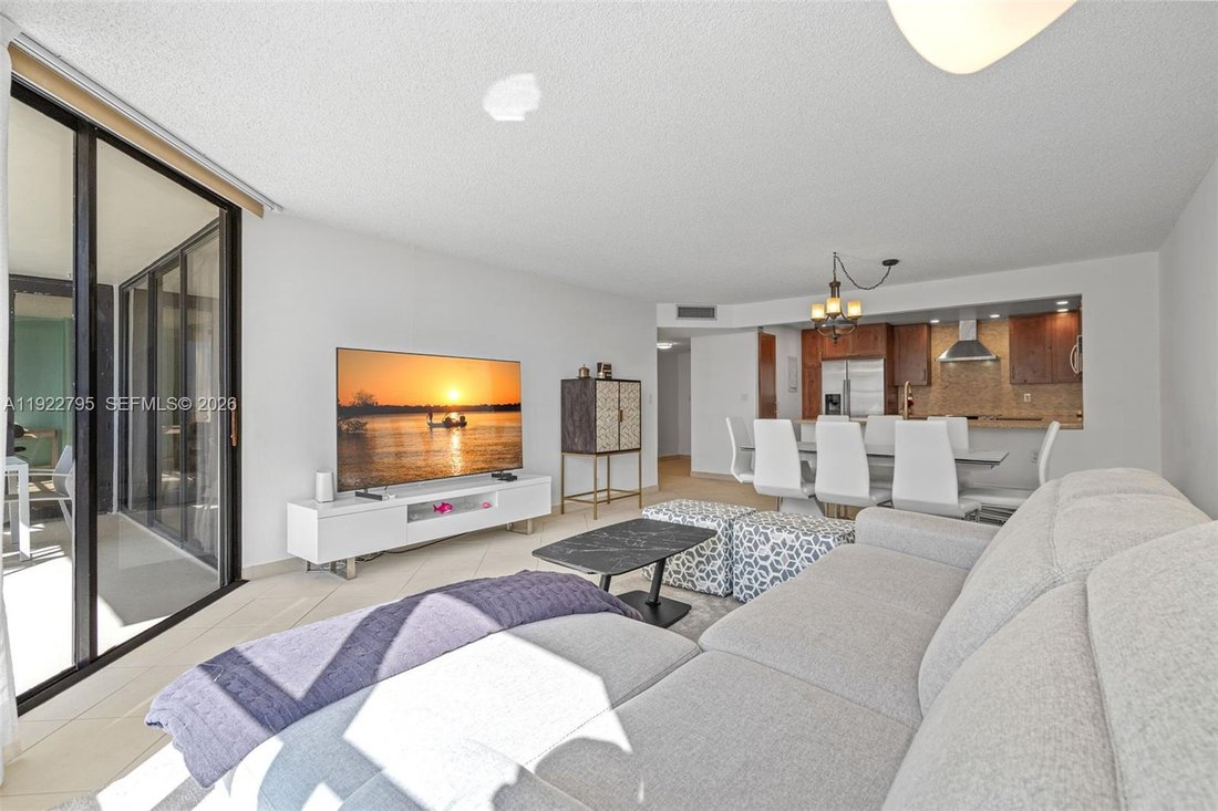 Condo in Miami, Florida, United States 4 - 17205196