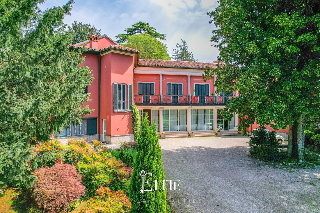 Villa in Besozzo, Lombardy, Italy 2 - 17842182