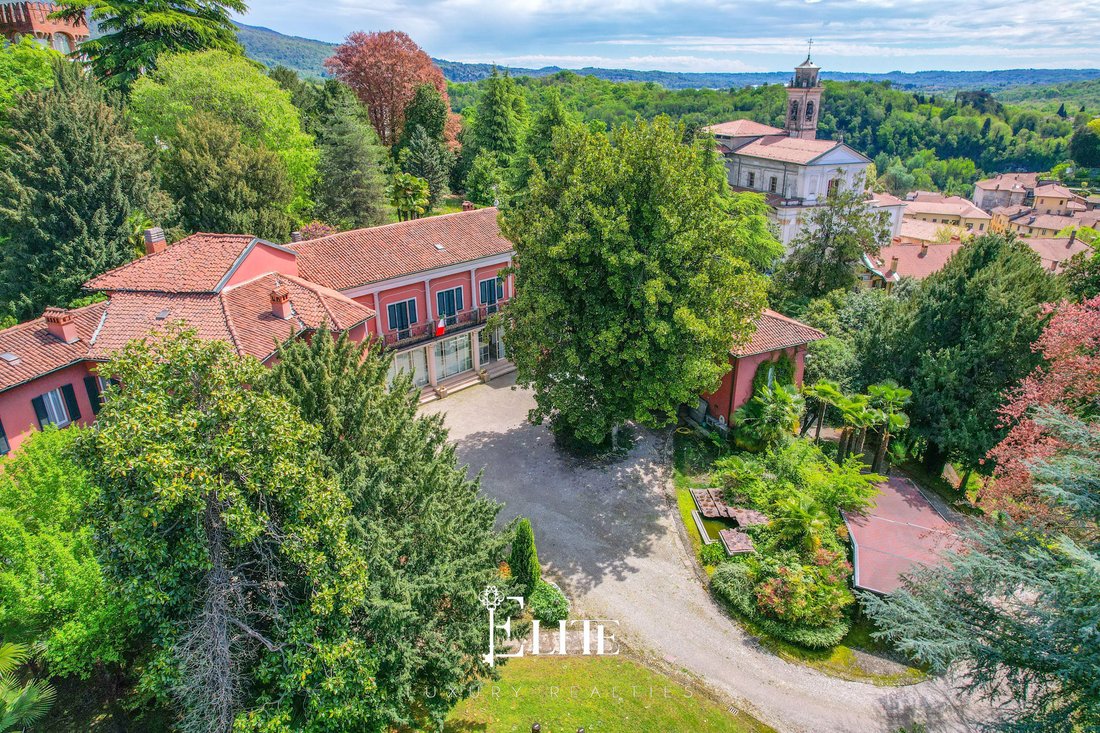 Villa in Besozzo, Lombardy, Italy 3 - 17842182