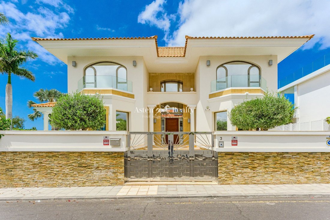 Villa in La Caleta, Adeje, Canary Islands 2 - 17842242