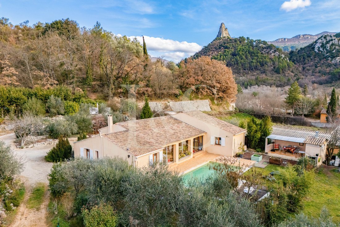 Villa in Buis-les-Baronnies, Auvergne-Rhône-Alpes, France 2 - 17018907