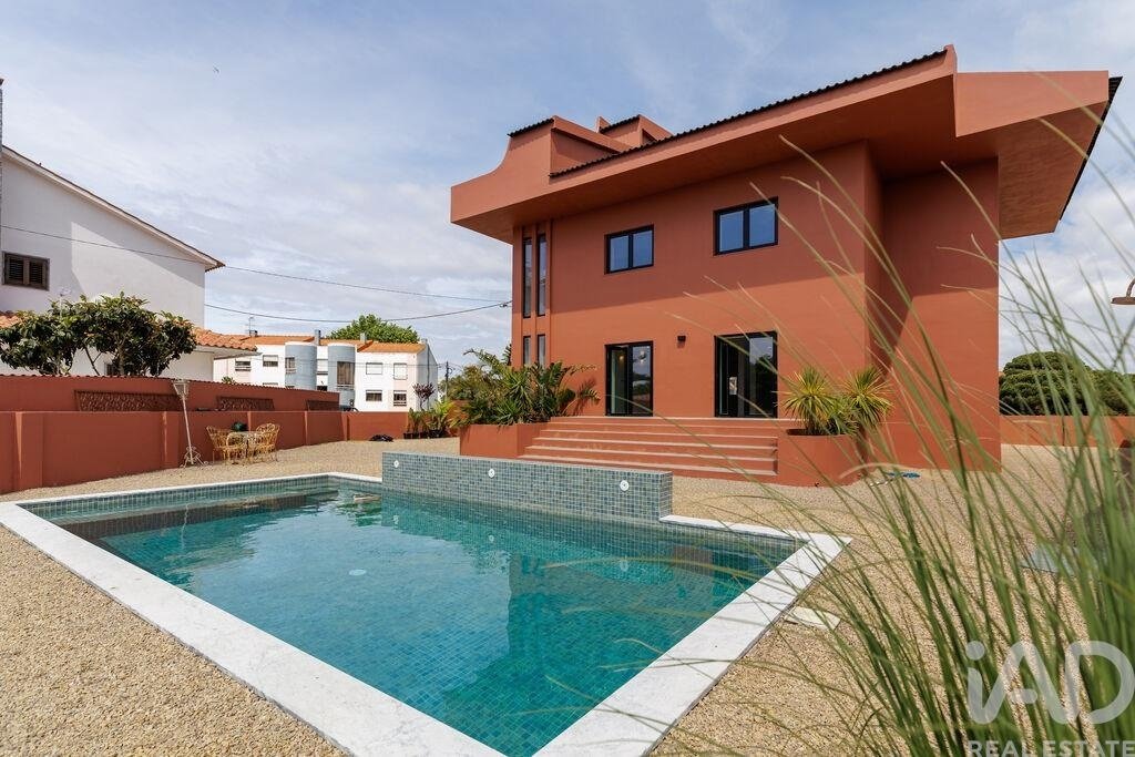 Townhouse in Charneca de Caparica e Sobreda, Setubal, Portugal 1 - 17842635
