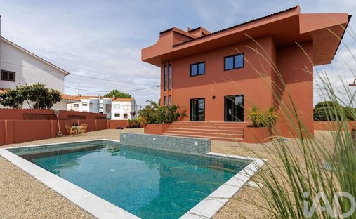 Townhouse in Charneca de Caparica e Sobreda, Setubal, Portugal 1