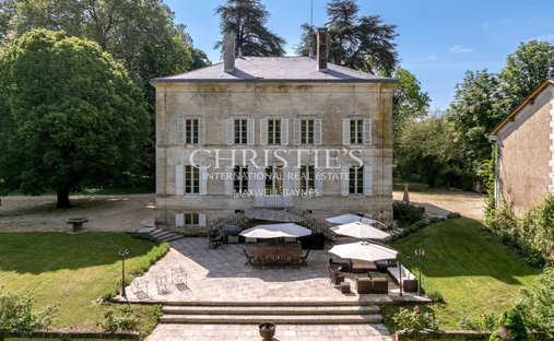 Estate in Brantome, Brantome en Perigord, France 1