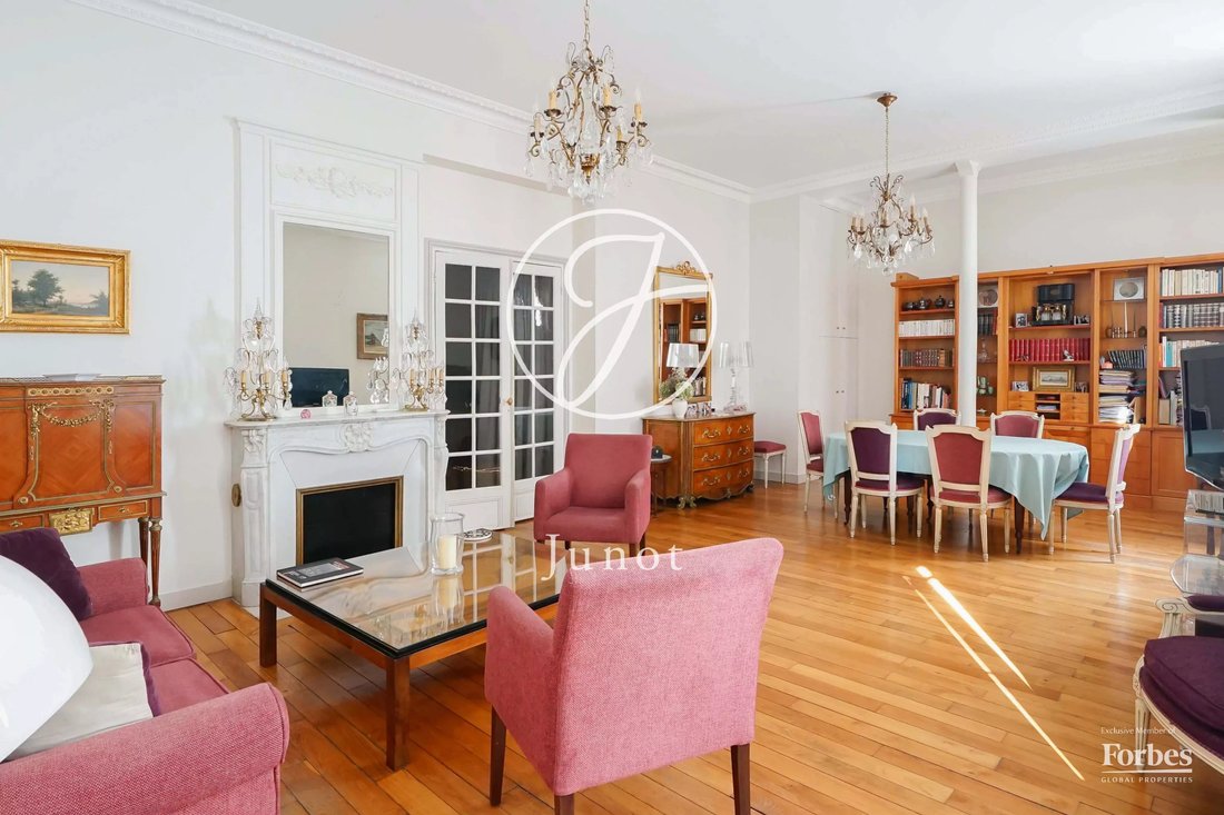 Apartment in Ecole Militaire, Paris 7e Arrondissement, Paris 5 - 17842127