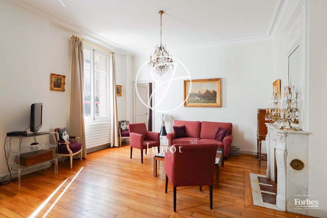 Apartment in Ecole Militaire, Paris 7e Arrondissement, Paris 2 - 17842127