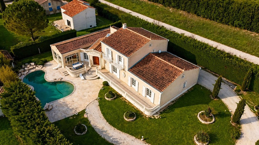 Villa in Saint-Rémy-de-Provence, Provence-Alpes-Côte d'Azur, France 1 - 17842217