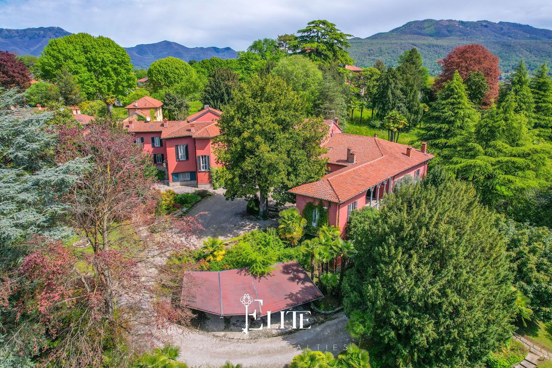 Villa in Besozzo, Lombardy, Italy 1 - 17842182