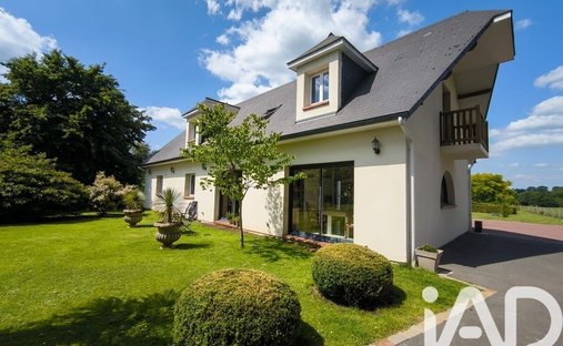 House in Saint-Etienne-l'Allier, Normandy, France 1