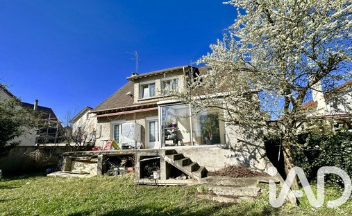 House in Les Rosiers, Sarcelles, France 1