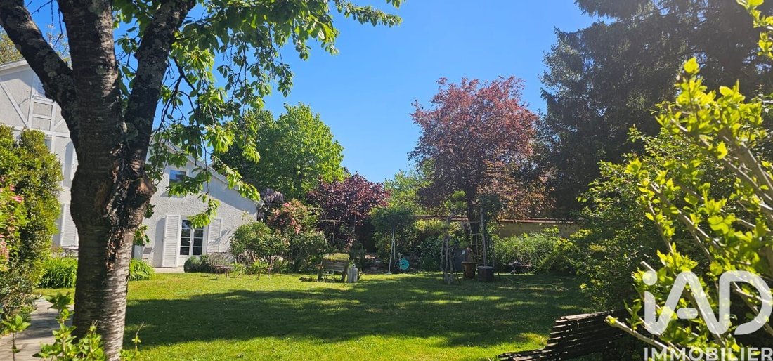 House in Crosne, Ile-de-France, France 1 - 17843367