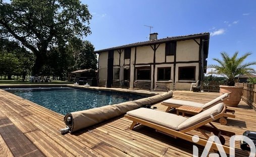 House in Ousse-Suzan, Nouvelle-Aquitaine, France 1