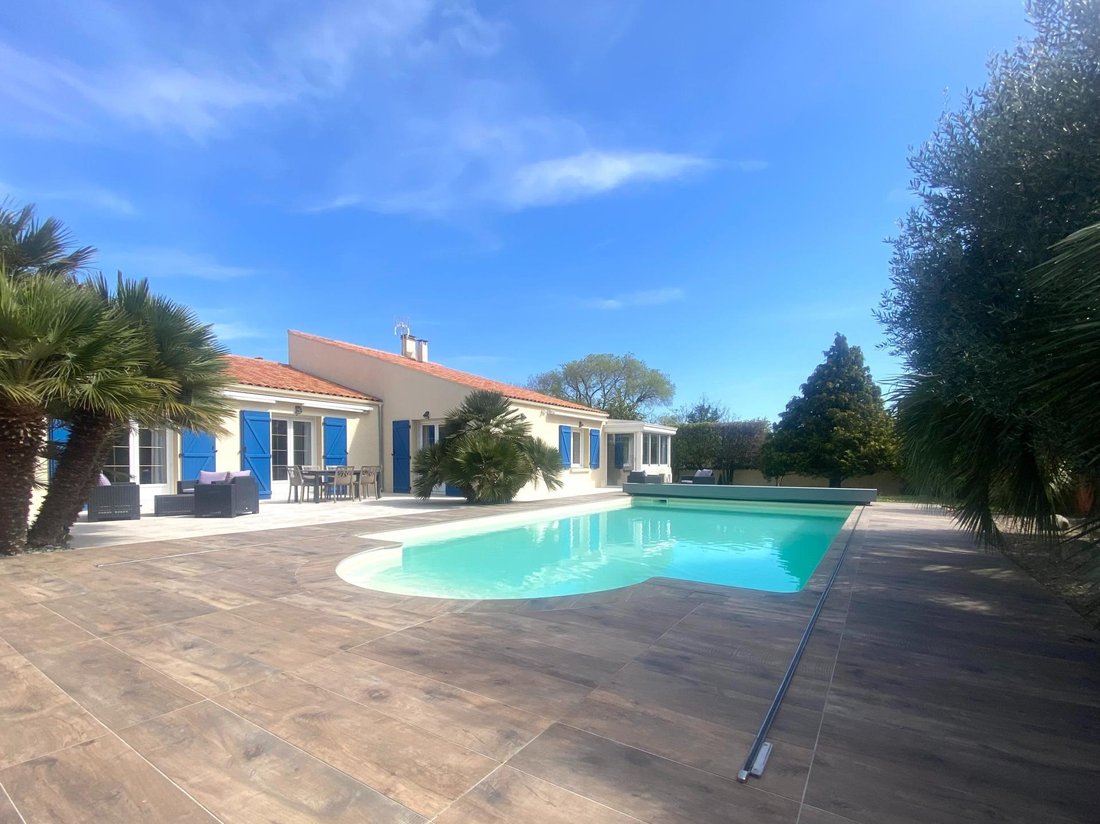 House in Bourg, Lagord, France 1 - 17843107