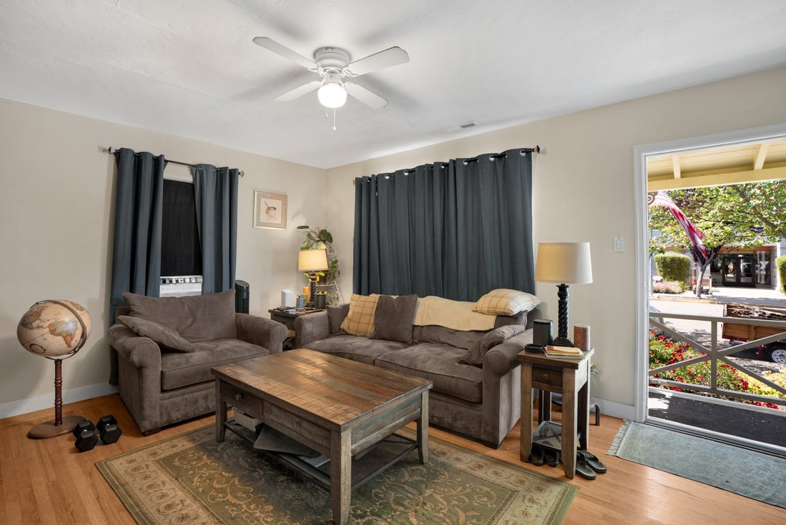 Santa Rosa, California, United States 3 - 17842876