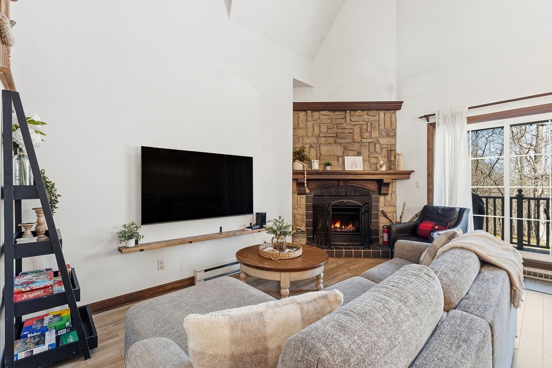 Condo in Mont-Tremblant, Quebec, Canada 5 - 17843071