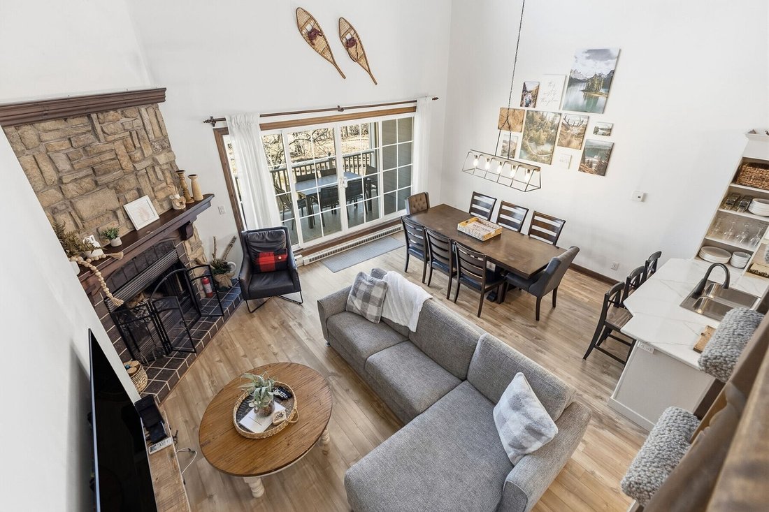 Condo in Mont-Tremblant, Quebec, Canada 1 - 17843071