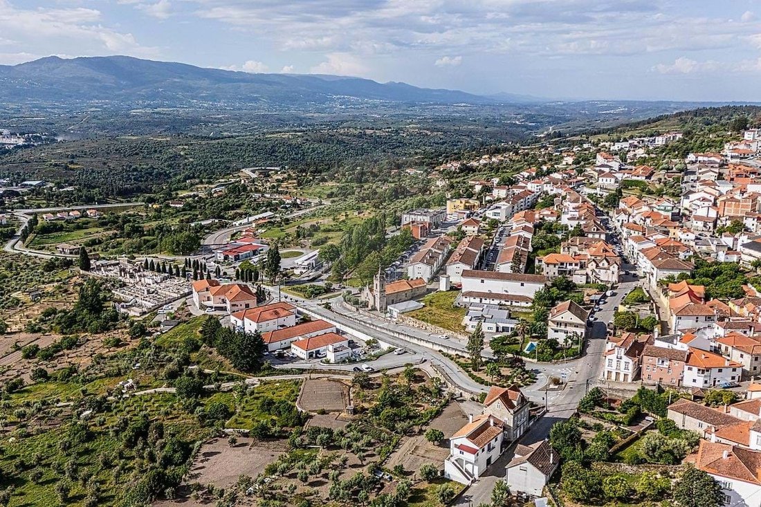 Villa in Fornos de Algodres, Guarda District, Portugal 2 - 17804396