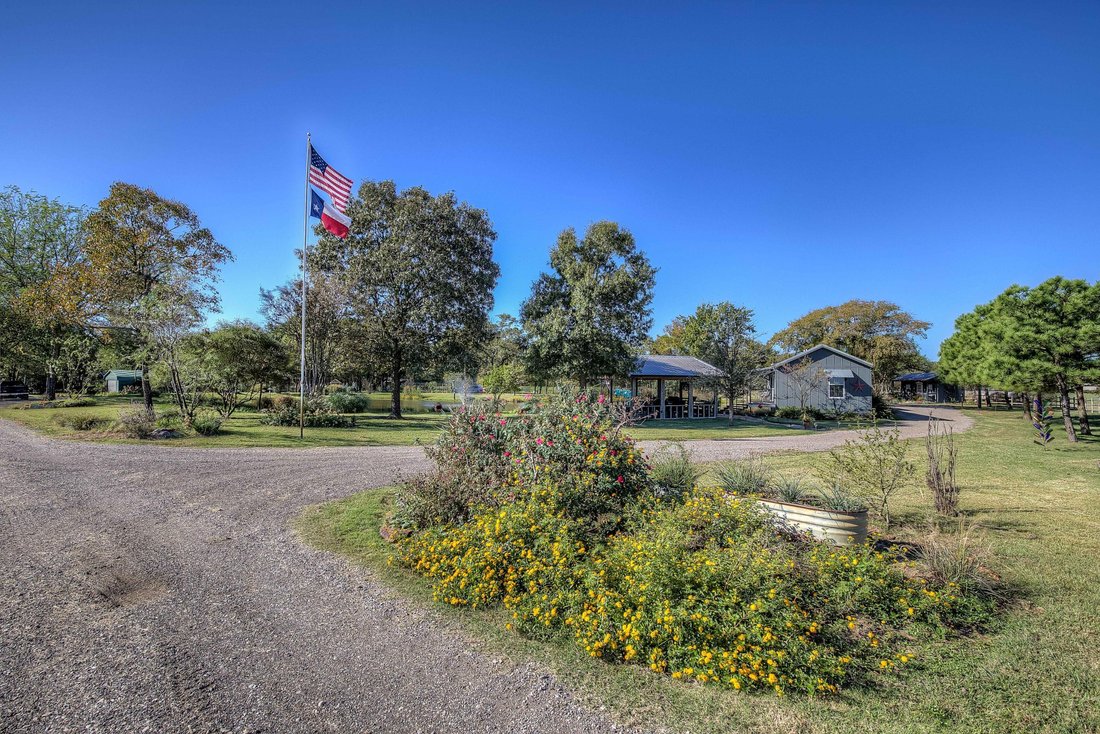 Farm Ranch in Yantis, Texas, United States 2 - 17842983