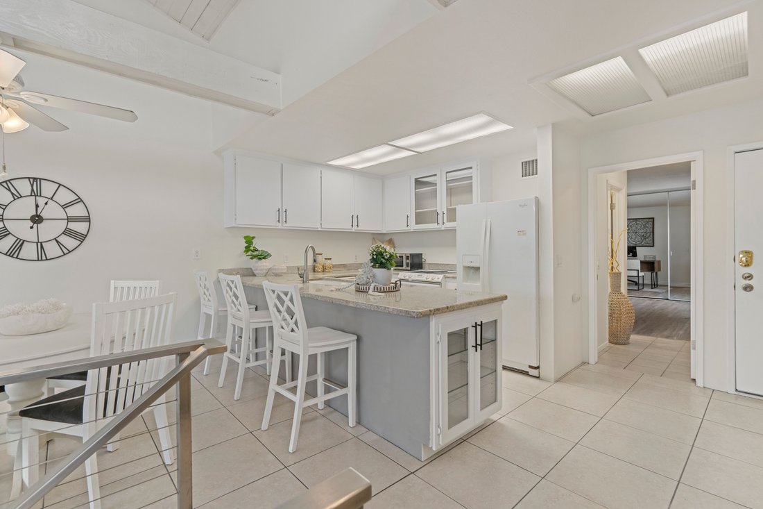 Condo in Signal Hill, California, United States 3 - 17842964