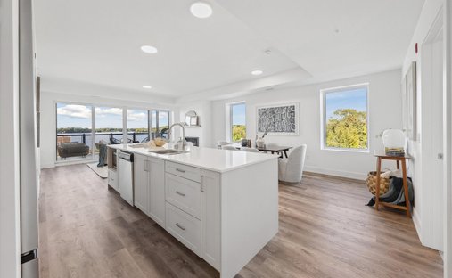 Condo in Kawartha Lakes, Ontario, Canada 1