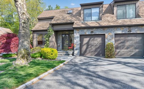 Condo in Albertson, New York, United States 1
