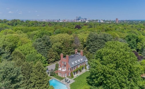 House in Brookline, Massachusetts, United States 1