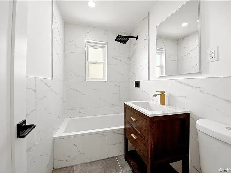 House in New York, New York, United States 4 - 17842936