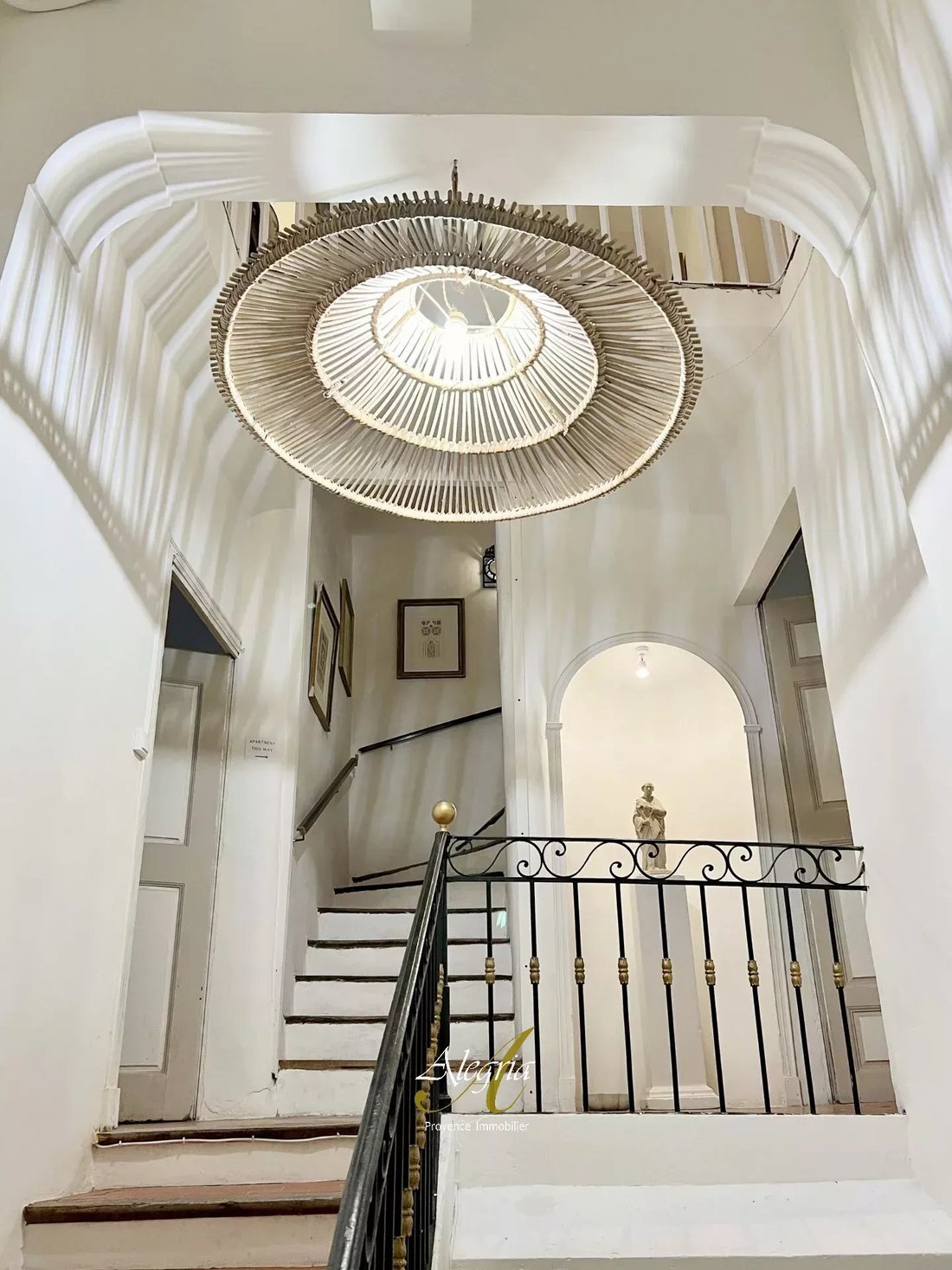 Estate in Cours, Auvergne-Rhône-Alpes, France 1 - 17279445