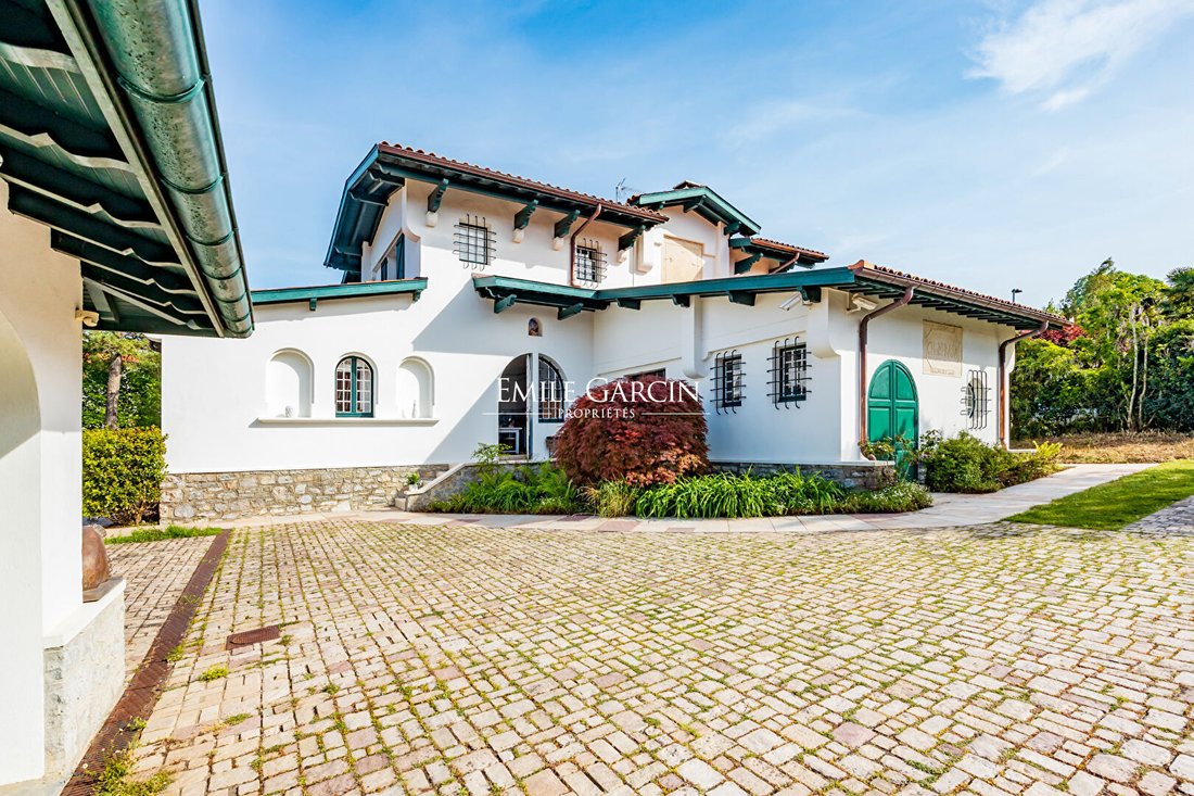 Villa in Anglet, Nouvelle-Aquitaine, France 1 - 17844735