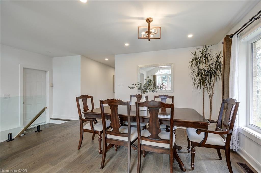 House in Hamilton, Ontario, Canada 5 - 17845372