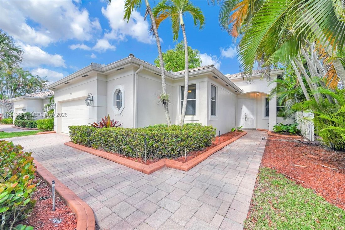 House in Weston, Florida, United States 3 - 17843952