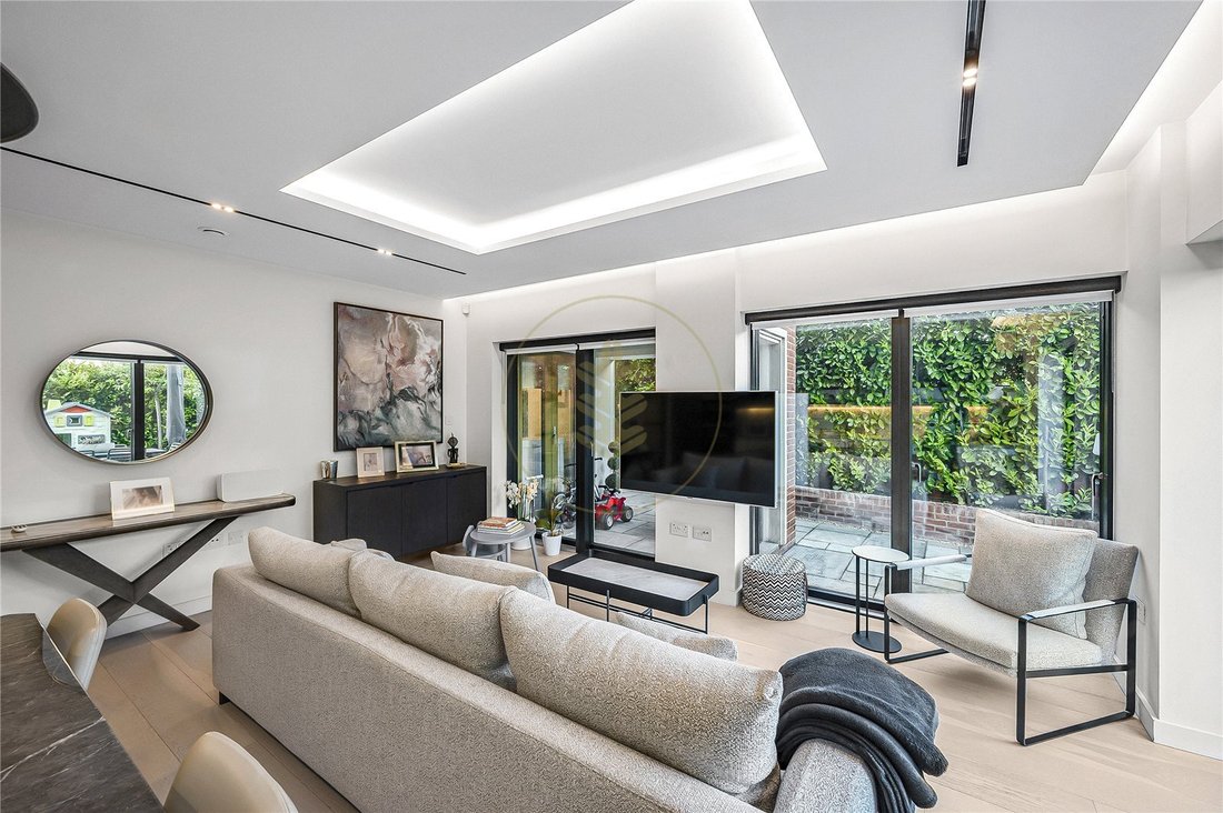 Apartment in Brondesbury Park, Brent, England 1 - 17845856