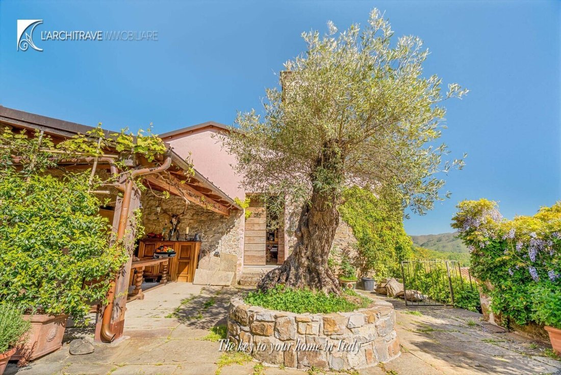 House in Casola in Lunigiana, Tuscany, Italy 4 - 17843946