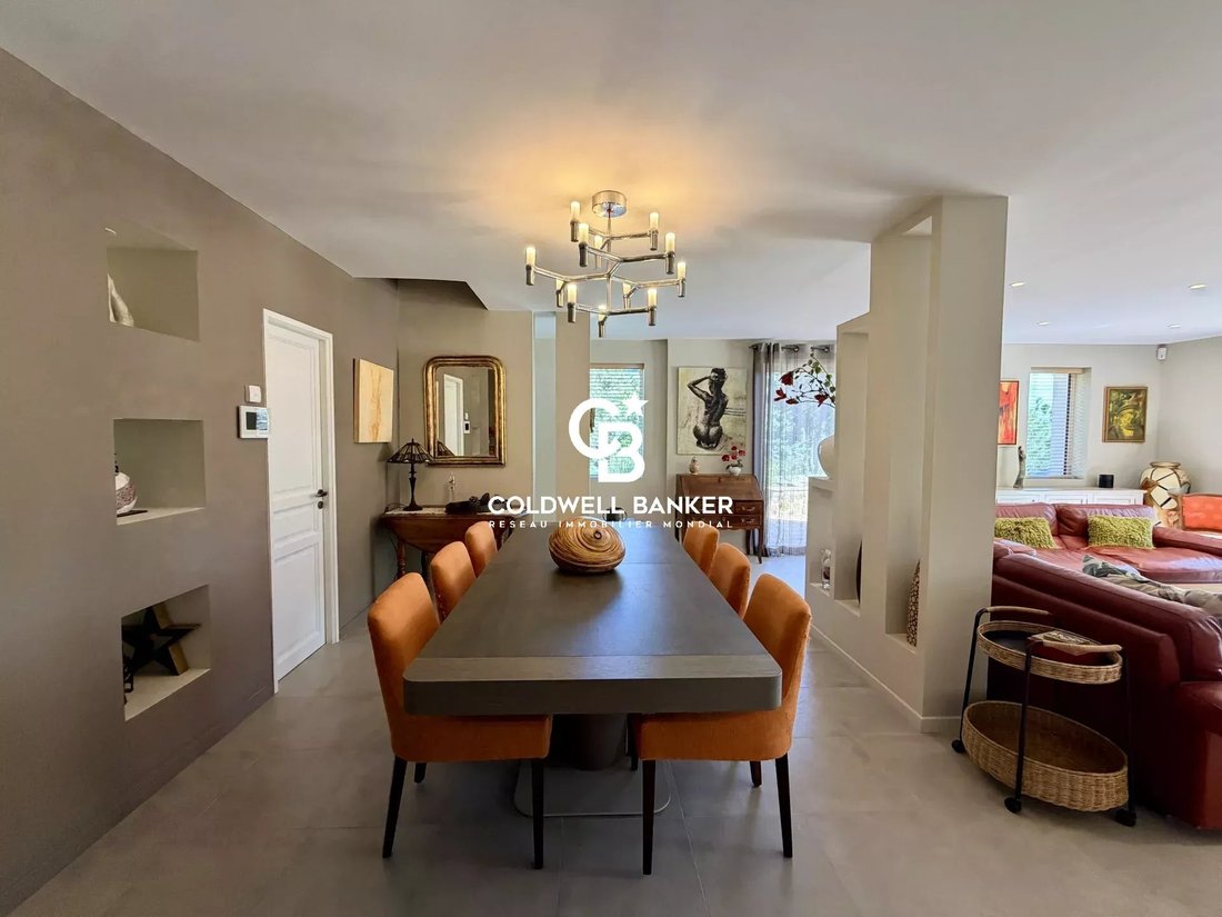 Villa in Carqueiranne, Provence-Alpes-Côte d'Azur, France 2 - 16964384